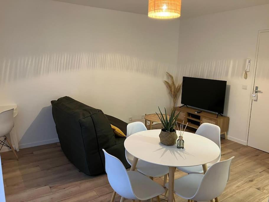 Apartamento Studio Cosy 12 Min Arc De Triomphe Rueil-Malmaison Exterior foto